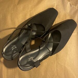 Vintage Life Stride black low heel, cross cross straps, 90s style